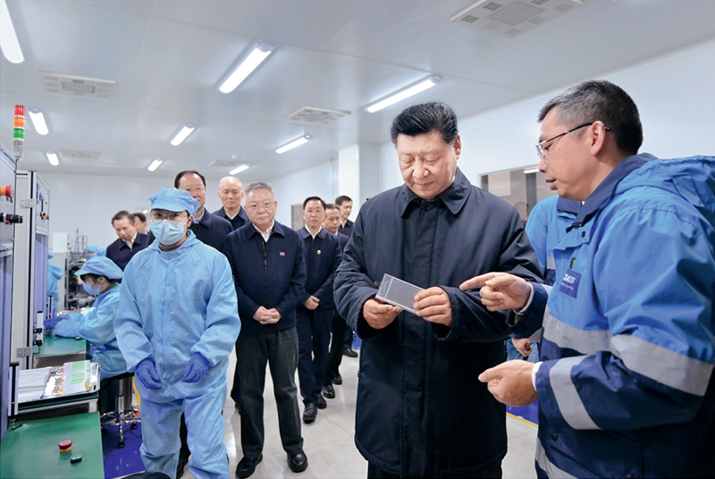2024年3月18日至21日，中共中央总书记、国家主席、中央军委主席习近平在湖南考察。这是18日下午，习近平在中德合资企业巴斯夫杉杉电池材料有限公司考察。 新华社记者 谢环驰/摄